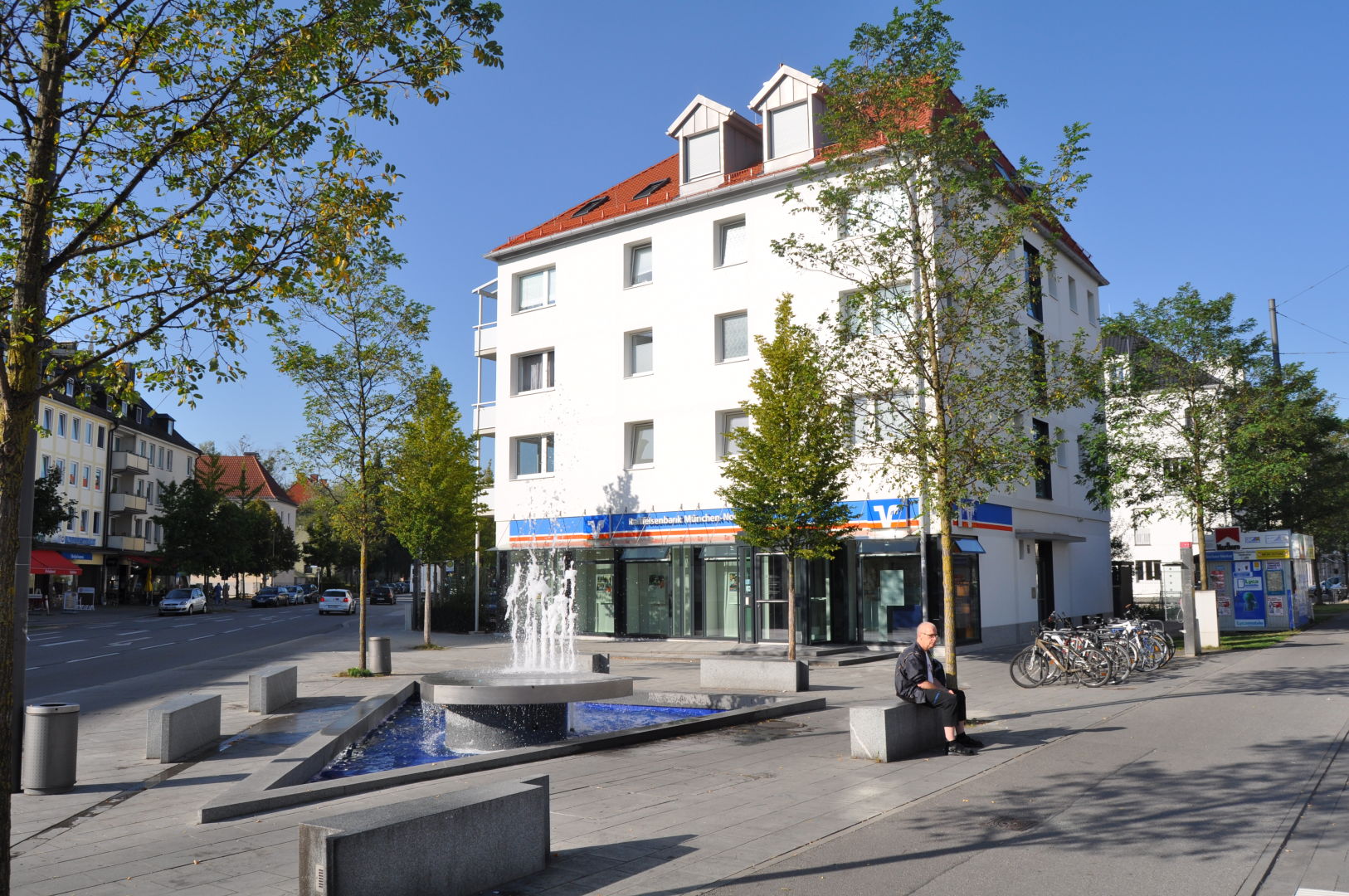 Filiale Der Raiffeisenbank Munchen Nord Am Moosacher Stachus Ohnes Schwahn Landschaftsarchitekten